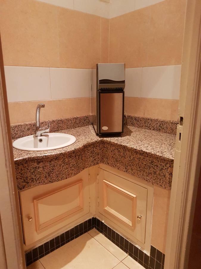 קניטרה Ambassy Hotel מראה חיצוני תמונה