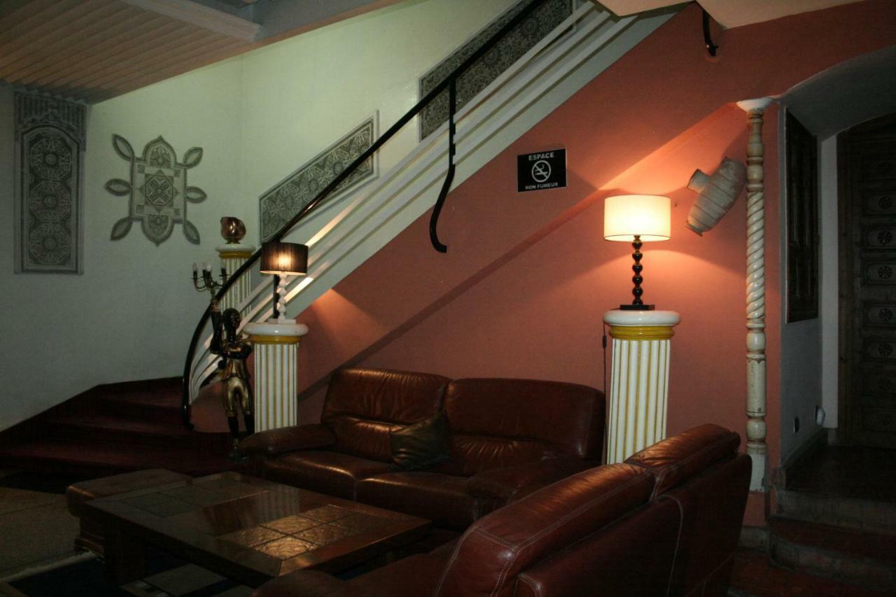 קניטרה Ambassy Hotel מראה חיצוני תמונה