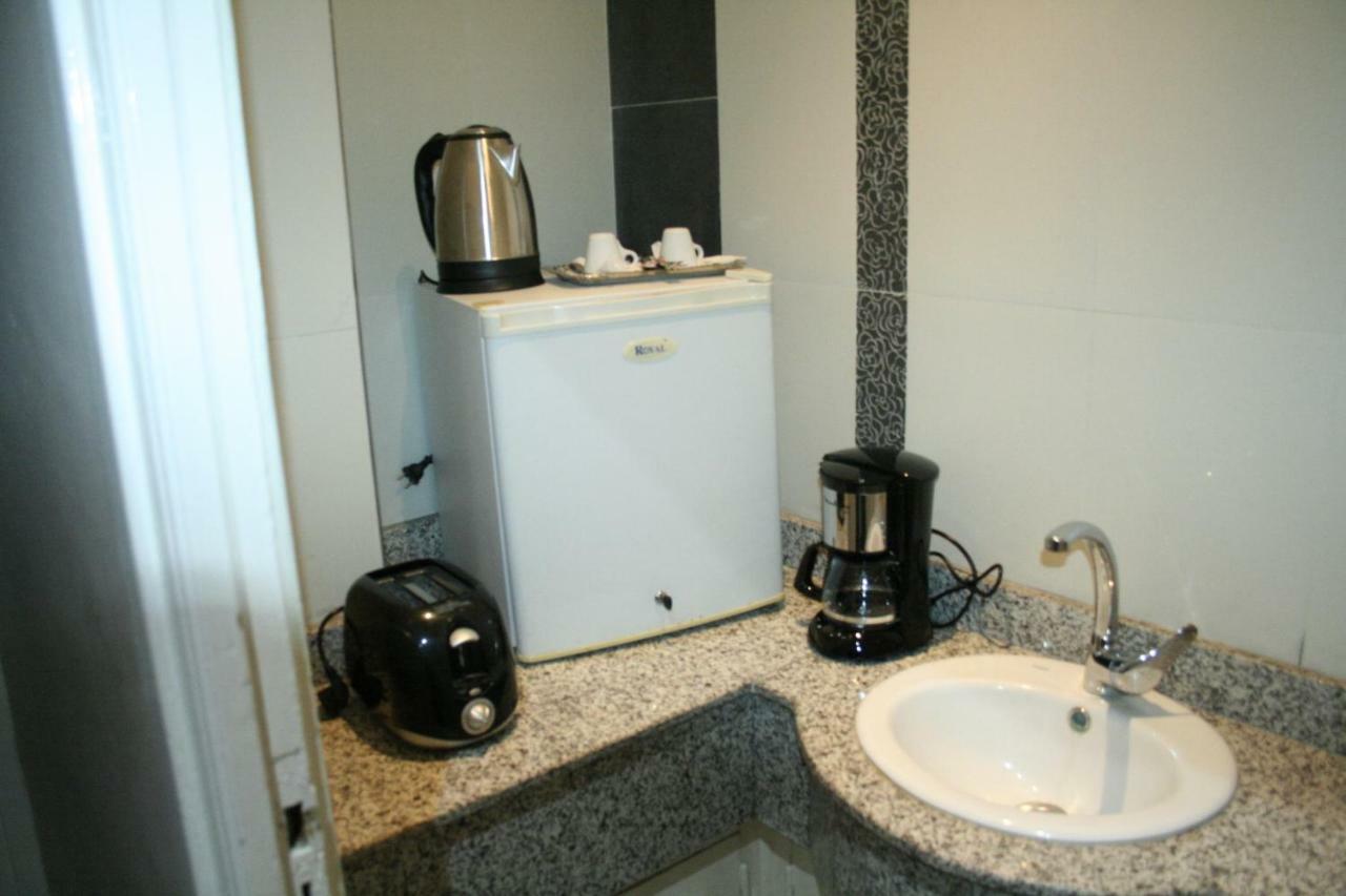 קניטרה Ambassy Hotel מראה חיצוני תמונה