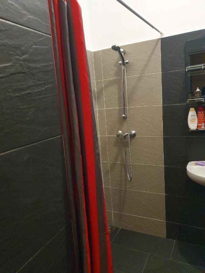 קניטרה Ambassy Hotel מראה חיצוני תמונה